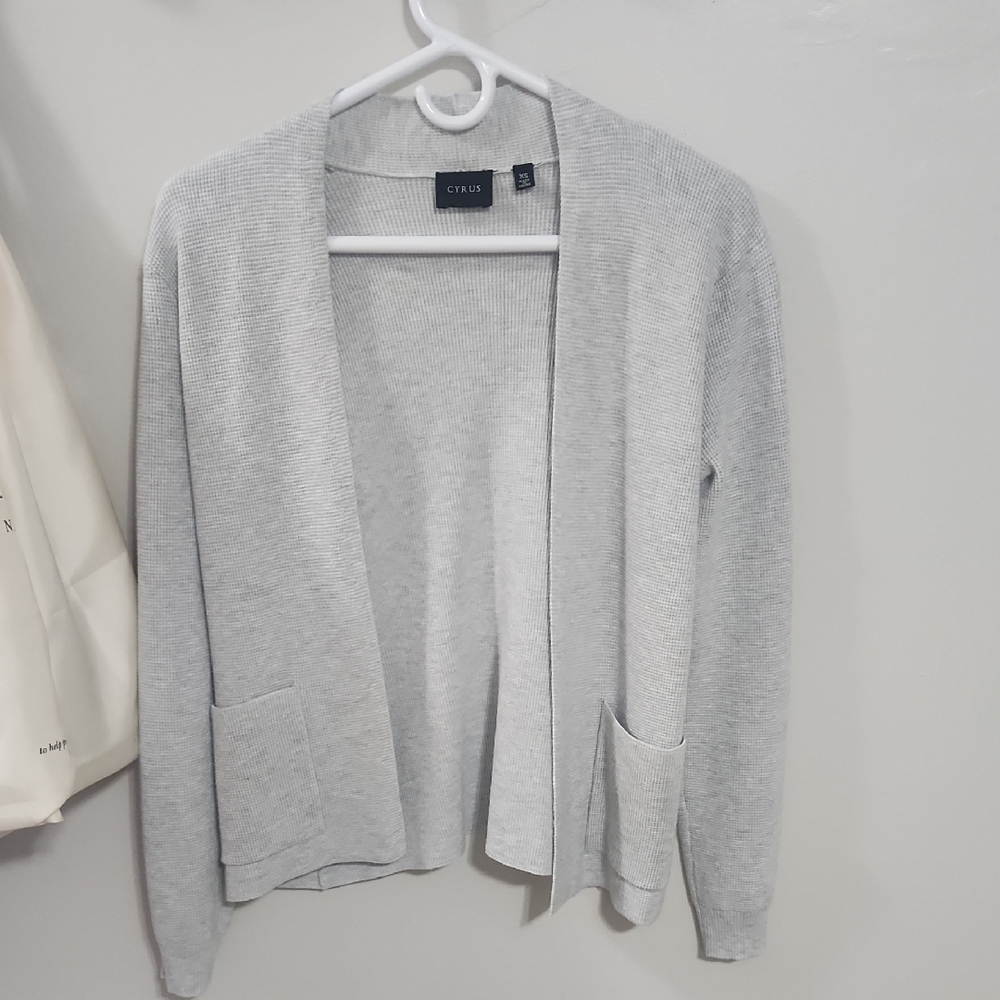 Cyrus Women's Light Gray Open Cardigan